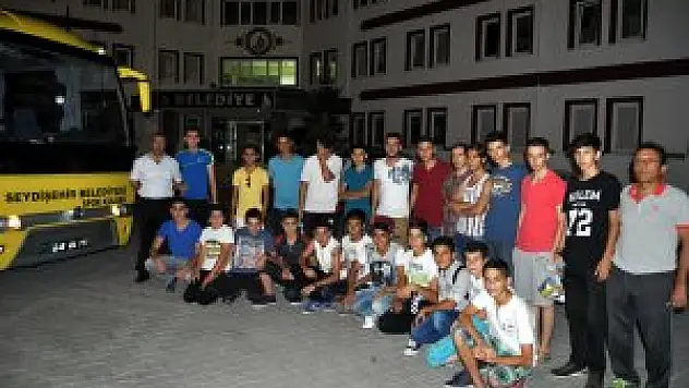 Seydişehir'den 20 öğrenci eğitim kampına gönderildi