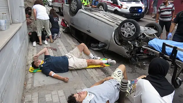 Direğe çarptı, takla attı: 5 yaralı