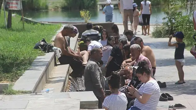 Sıcaktan bunalan vatandaşlar oraya akın etti