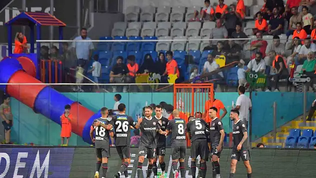 Başakşehir, Karagümrük'e 2-0 mağlup oldu