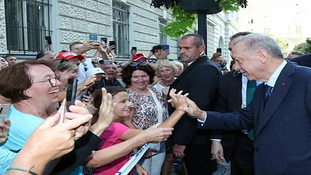 Macaristan'da büyük coşku! Başkan Erdoğan sevgi gösterileriyle karşılandı