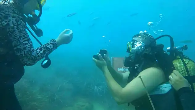 Deniz altında evlilik teklifi