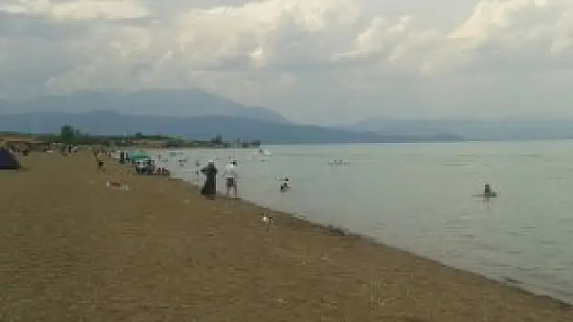 Karaburun Plajı, tatilcilerin yeni gözdesi