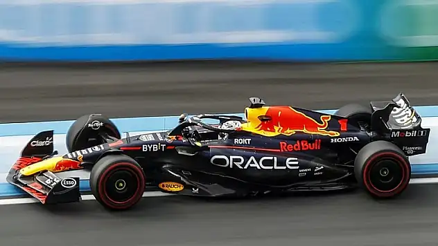 Verstappen evinde Pole'de