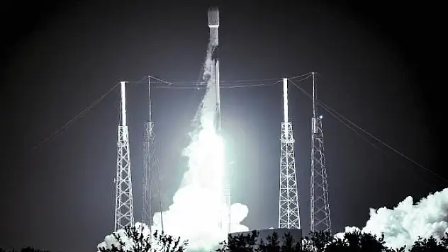 Space X'in 4 astronotu Uluslararası Uzay İstasyonu'na iniş yaptı