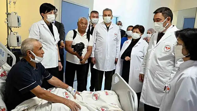 Kırgızistan'da Türk doktorlardan ilk böbrek nakli ameliyatı