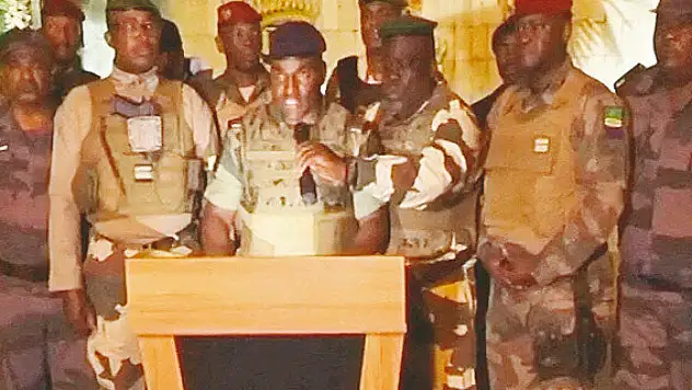 Fransa'ya Afrika'da bir şok da Gabon'dan