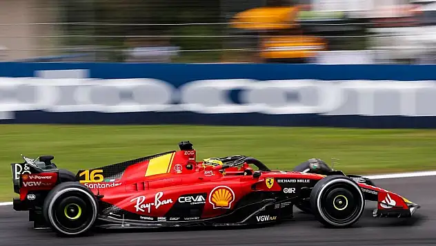 Ferrari kendi evinde pole'de!