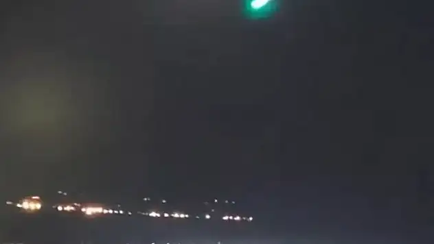 Geceyi gündüz gibi aydınlattı, düşen göktaşı 4 ilden görüldü