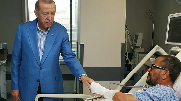 Cumhurbaşkanı Erdoğan kaza geçiren Sabancı çiftini ziyaret etti