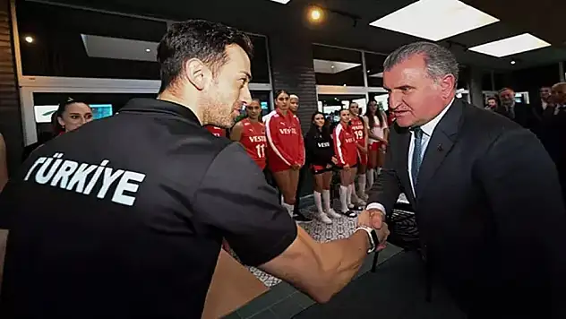 Bakan Bak'tan Filenin Sultanları'na tebrik