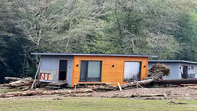 Sel faciasındaki bungalovlar kaçak çıktı: İşletme sahibi hakkında gözaltı kararı!