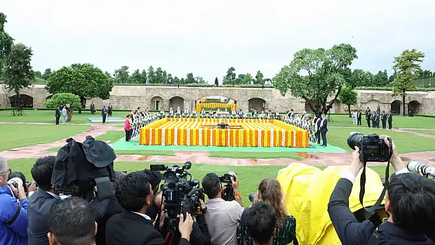 Erdoğan, Mahatma Gandhi'nin anıt mezarını ziyaret etti