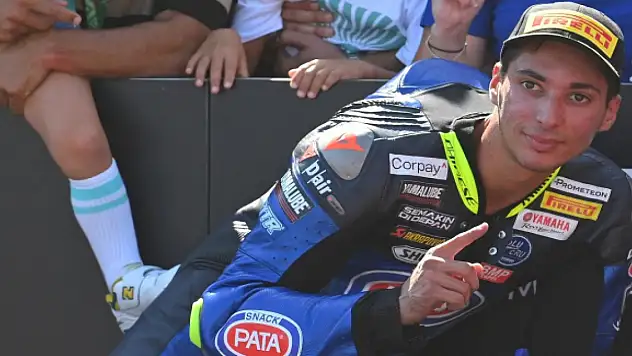 Toprak Razgatlıoğlu, Fransa'da podyumda!