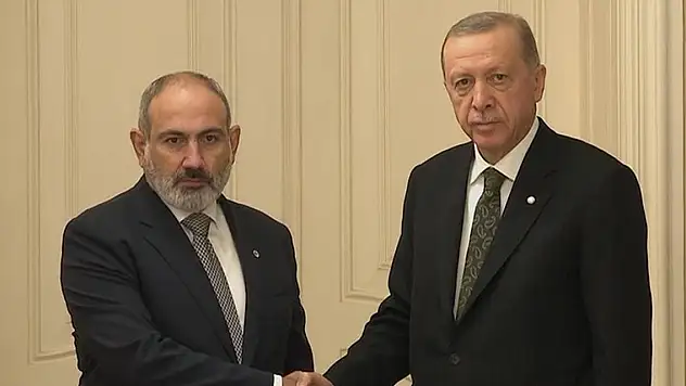 Son Dakika! Erdoğan, Paşinyan ile görüştü