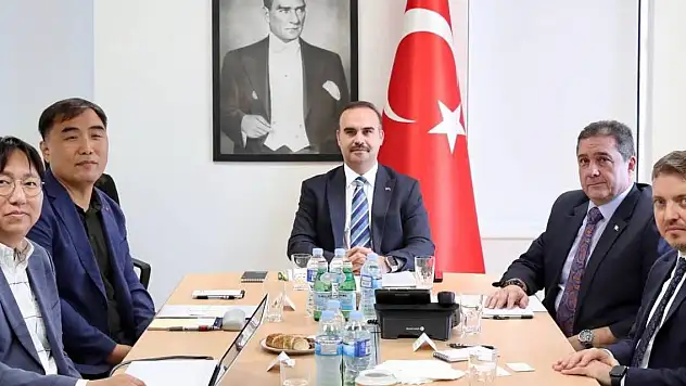 Bakan Kacır, Hyundai, LG ve Samsung'un yöneticileriyle görüştü