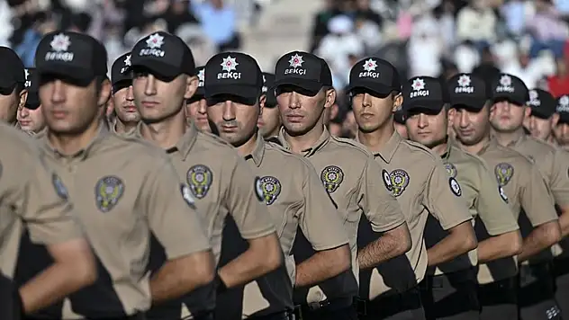 Mahalle bekçileri sokağa döndü