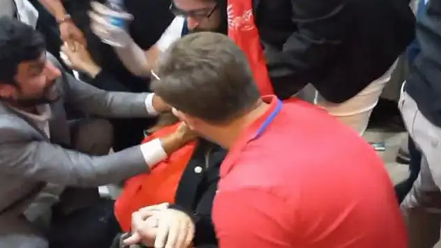 Gerginlik yaşanan CHP kongresinde milletvekili bayıldı