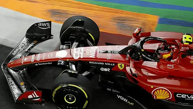 Carlos Sainz pole'de! Red Bullar'dan şok