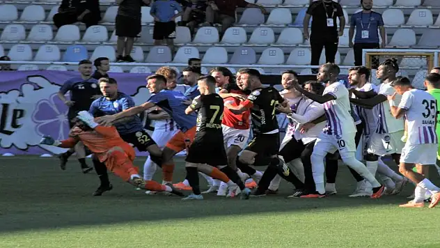 Trendyol 1. Lig maçında saha karıştı