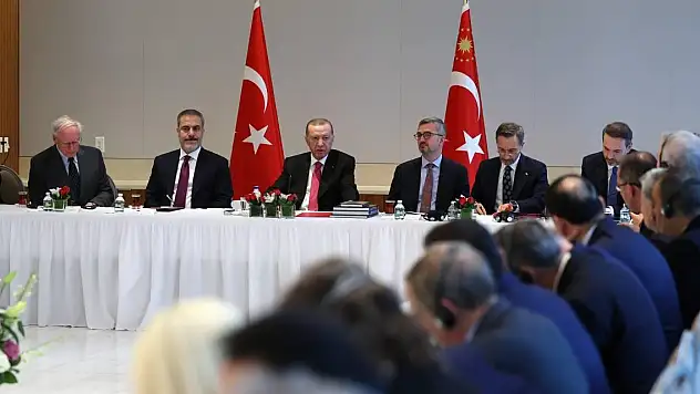 Cumhurbaşkanı Erdoğan düşünce kuruluşu temsilcileriyle bir araya geldi