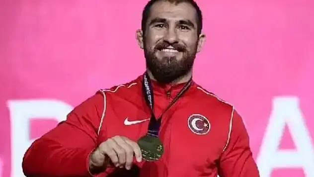 Feyzullah Aktürk dünya üçüncüsü oldu