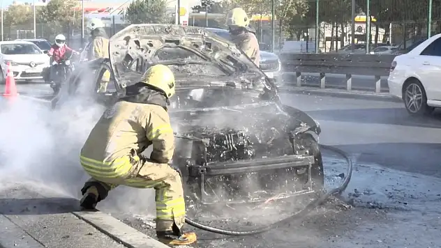 Bakımdan aldığı otomobil 5 kilometre sonra yandı