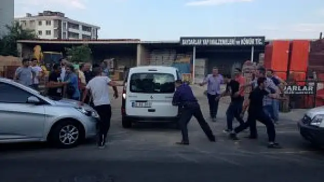 Kavga edenleri ayırmak isterken canından oldu