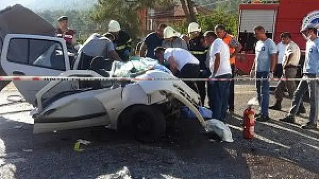 Antalya'da otobüs ile otomobil çarpıştı: 5 ölü, 1 yaralı