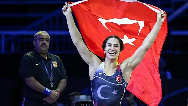 Buse Tosun Çavuşoğlu, Dünya Şampiyonasında altın madalya kazandı!