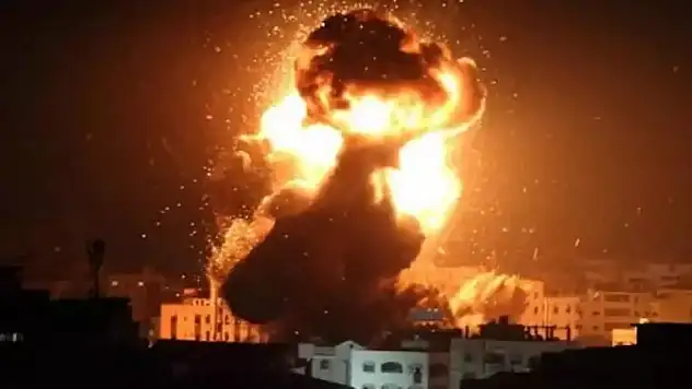 İsrail, Gazze'ye bombardıman başlattı