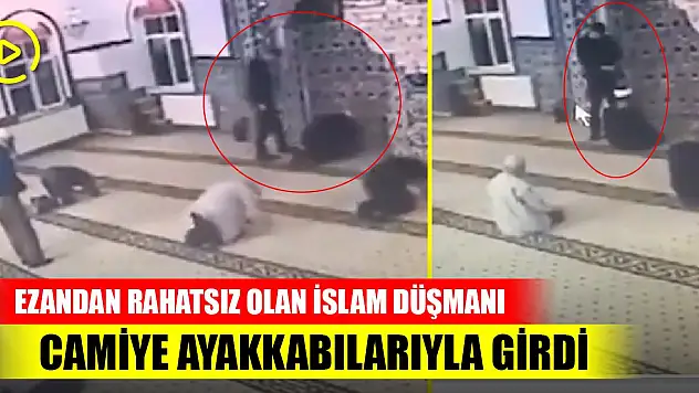 Ezandan rahatsız olan İslam düşmanı camiye ayakkabılarıyla girdi