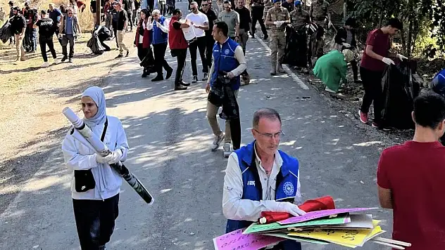 1 milyon ziyaretçiye ev sahipliği yapan mesire yerinde turistlerden geriye çöpler kaldı