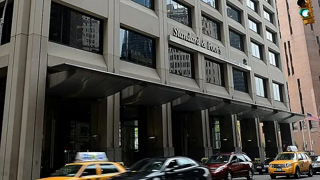 S&P, Türkiye'nin kredi notu görünümünü yükseltti