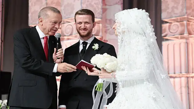 Cumhurbaşkanı Erdoğan yeğeninin nikah şahitliğini yaptı