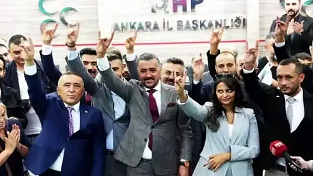 Zafer Partisi'nden istifa etmişlerdi! Hep birlikte MHP'ye katıldılar!