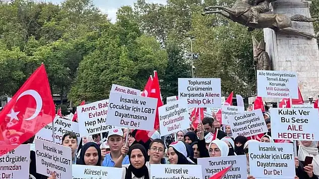 150 bin ıslak imza gönderildi: LGBT örgütleri kapatılsın