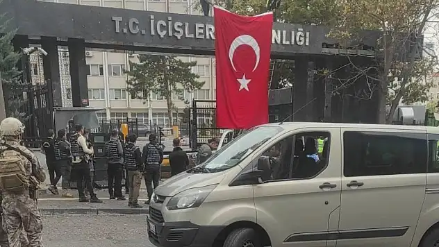 Saldırının düzenlendiği yere Türk bayrağı asıldı