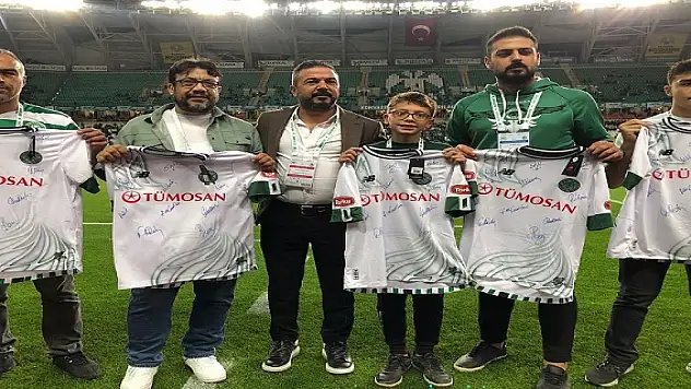 Konyasporlu taraftarlar formalarını aldı