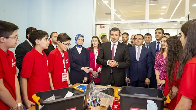 Selçuk Bayraktar'a Azerbaycan'dan madalya