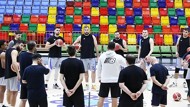 Konyaspor Basket taraftarları ekran başına