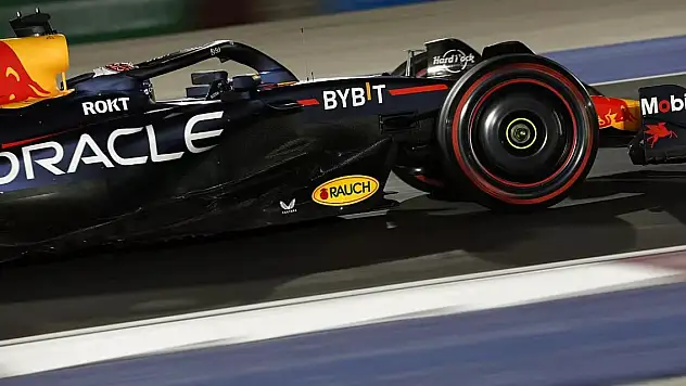 Katar'da Verstappen pole'de!