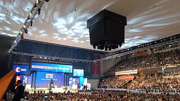 AK Parti Büyük Kongresi için salon hınca hınç doldu