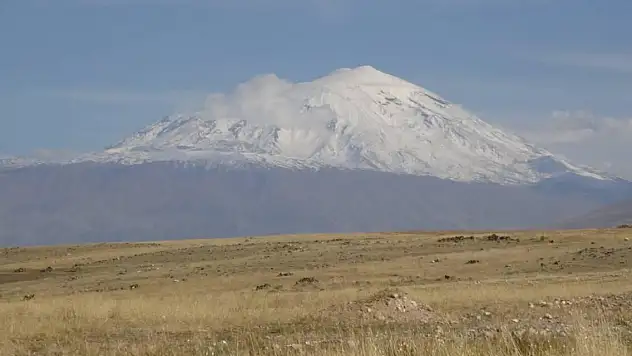 Ağrı Dağı beyaza büründü