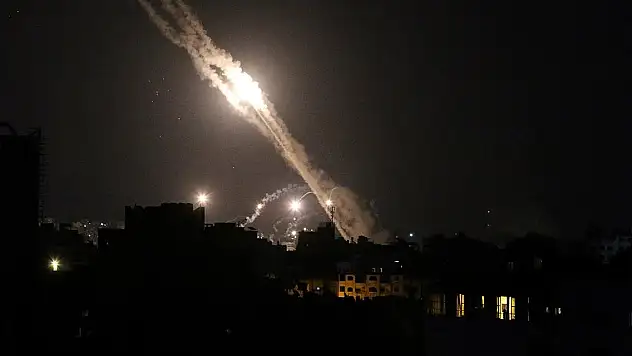 İsrail, Gazze'deki Ulusal İslam Bankası'nı vurdu