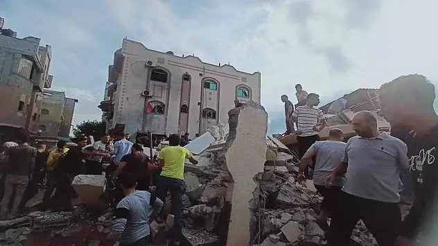 Gazze'de yıkımı gösteren kareler