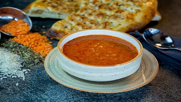 Kadınların başı bu çorbayla dertte! Tarif bizden yapması sizden