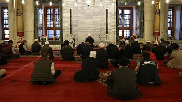 Mehmetçik ve Filistin için sabah namazında dua edildi