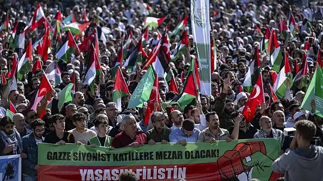 Beyazıt Camisi'nde Filistin'de hayatını kaybedenler için gıyabi cenaze namazı kılındı
