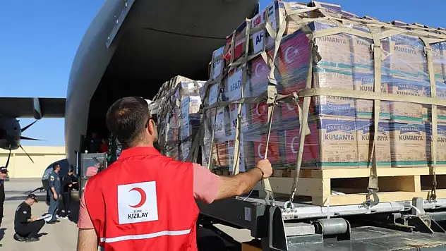 Gazze için Türkiye'nin insani yardımlarını taşıyan üçüncü uçak hareket etti